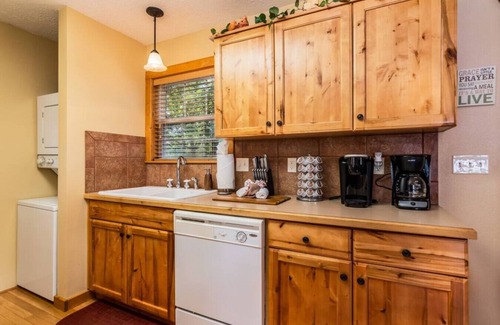 Reeds Spring Cabin | Olivia Court 10 min from silver dollar city