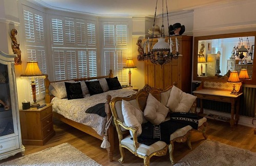 Porthcawl Bed & Breakfast | Olivia House