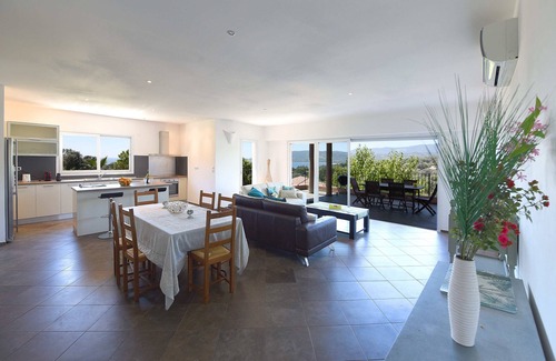 Olmeto Apartment | Olmeto Plage: Large 3-bedroom apartment 200 metres from the sea