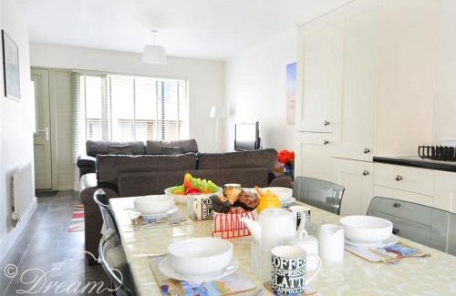 Portland House | Olympic Cottage