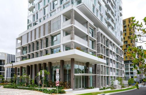 Lidcombe Apartment | Olympic Park modern apt near train shops with pool