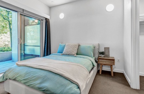 Southeast False Creek Apartment | Olympic Village at its finest