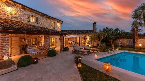 Jehnici Villa | Om Shanti