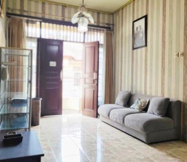 Tegalrejo House | Omah Cahyo Homestay