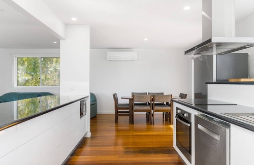 Iluka House | Omaroo - Absolute waterfront location