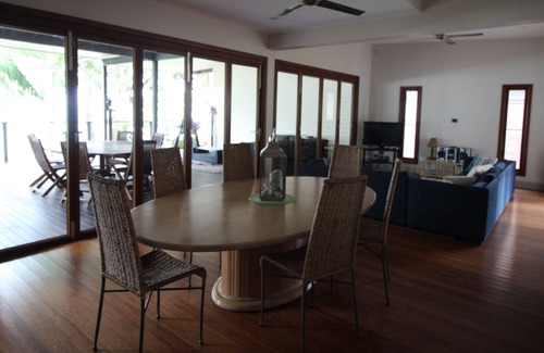 Brisbane Waterfront House | Omaroo @ Cowan Cowan beach front