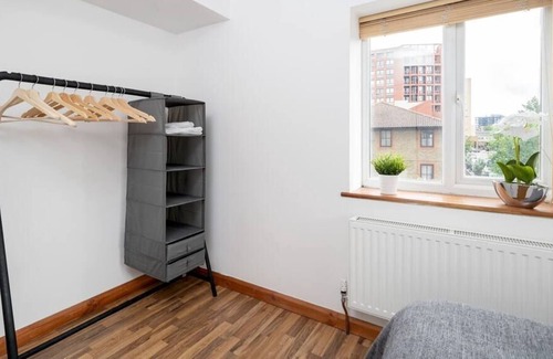 De Beauvoir Apartment | Omega - Excellent location 3BR Maisonette