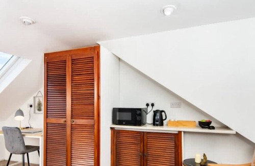 Hanwell House | Omega @ Hanwell | 2nd Floor Ensuite | Free Parking