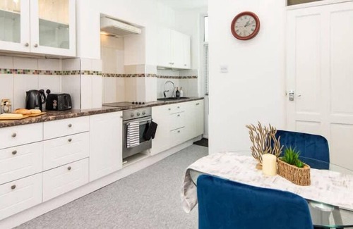 Hanwell House | Omega @ Hanwell | Ground Floor Ensuite | Parking
