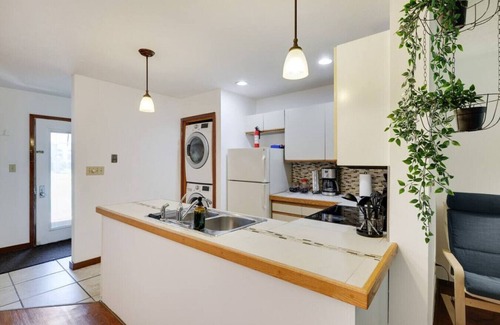 East Stroudsburg House | Omega · Omega Lounge -2BR Townhouse w/Jacuzzi-Shawnee Mtn