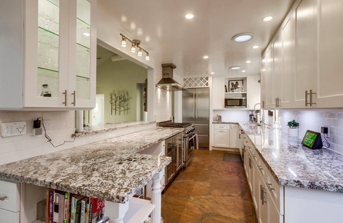Middletown House | OMG! A BLUE LAGOON IN THE ♥ OF THE CITY? POOL, GAME ROOM, VIEWS, LUXURY
