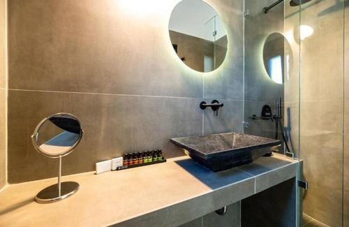 Krotiri Hotel | Omilos Beachfront House