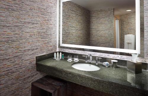 Downtown Atlanta Hotel | Omni Atlanta Hotel at Centennial Park