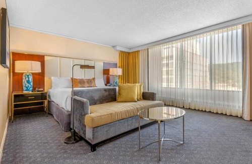 Downtown Montreal Hotel | Omni Mont-Royal Hotel