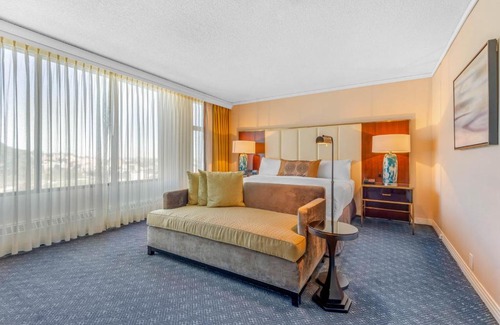 Downtown Montreal Hotel | Omni Mont-Royal Hotel