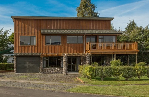 Mount Ruapehu Ski Area Cottage | Omori Lake Escape - Holiday Home