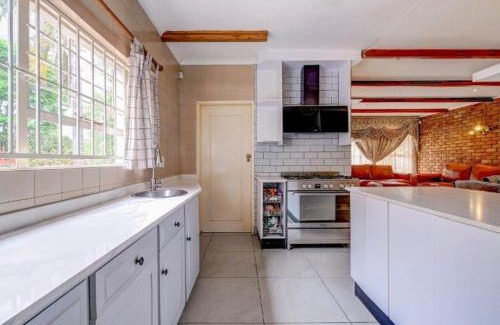 Greater Johannesburg Metropolitan Area House | Omphile Retreat