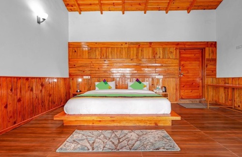 Kaul Hotel | OmVilla With Mountain View