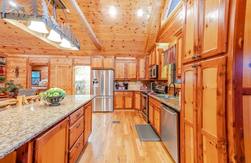 Hochatown Cabin | On A Whim is a luxury log cabin that has something for everyone