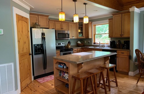 Cullman House | On A Whim Rustic Lodge Near Smith Lake Park