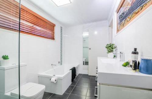 Agnes Water House | On Agnes Time - Large, 3-Bedroom, Coastal Home in Central Agnes Water, Short Walk to Stunning Main Beach