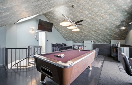 Bayview House | On Beach 5BD+7BA: Sauna|HotTub|Billards|FencedDeck