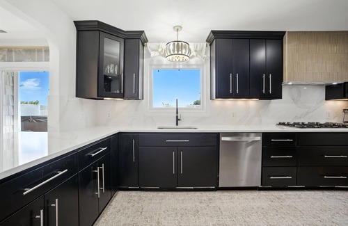 Bayview House | On Beach 5BD+7BA: Sauna|HotTub|Billards|FencedDeck