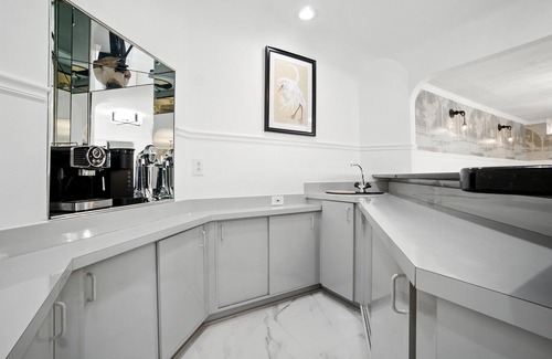 Bayview House | On Beach 5BD+7BA: Sauna|HotTub|Billards|FencedDeck