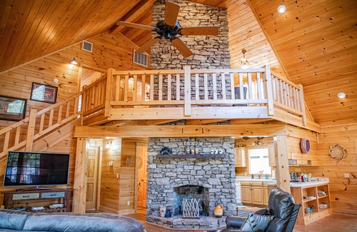Mountain View House | On Beautiful White River, Minutes from Sylamore Creek and Blanchard Springs