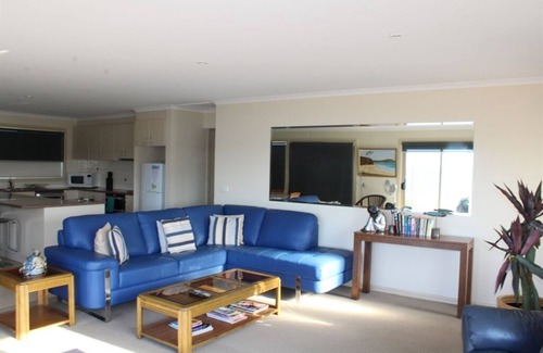 Batehaven Apartment | On Casey's - Waterfront beach villa situated on pristine Caseys Beach