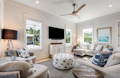 Lakeside at Blue Mountain Beach House | On Cloud 9