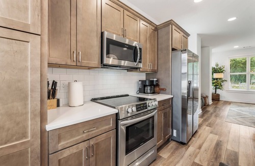 Pickwood House | On College Street in Auburn! Less than a mile to Toomer's