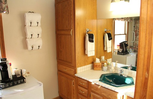 Middleborough Bed & Breakfast | On Cranberry Pond B&B