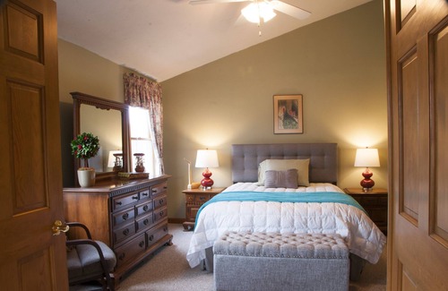 Middleborough Bed & Breakfast | On Cranberry Pond B&B