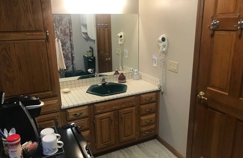 Middleborough Bed & Breakfast | On Cranberry Pond B&B