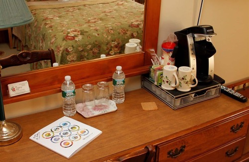 Middleborough Bed & Breakfast | On Cranberry Pond B&B