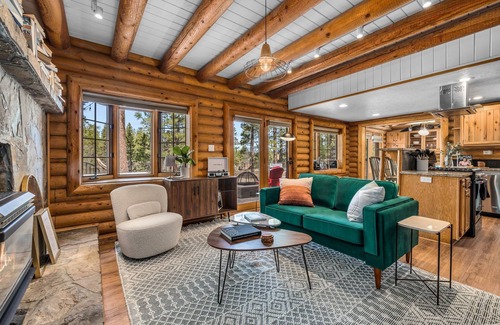 Oregon Water Wonderland Cabin | On Deschutes River | Kayak | HotTub | EVCharger
