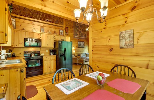 McCaysville Cabin | On Fightingtown Creek: Forested McCaysville Cabin!