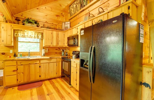 McCaysville Cabin | On Fightingtown Creek: Forested McCaysville Cabin!