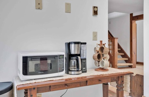 West Hartford Condo | On Golf Course, Sauna, Great Views! | Landmark 1B