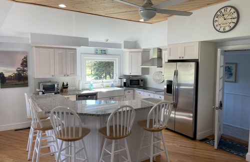 Kennebunk House | On golf course & walk to the beach! June 27th -July 4th just. opened up!