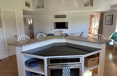 Kennebunk House | On golf course & walk to the beach! June 27th -July 4th just. opened up!