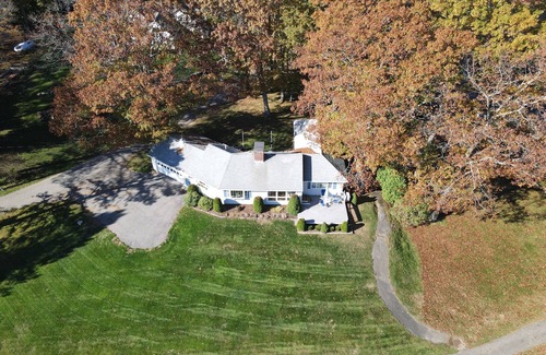 Kennebunk House | On golf course & walk to the beach! June 27th -July 4th just. opened up!
