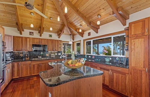 Hanalei House | On Hanalei bay with panoramic ocean views. Steps to the beach and walk to town.