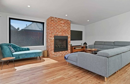 Bathurst House | On Havannah - Luxe CBD Entertainer, Sleeps 8