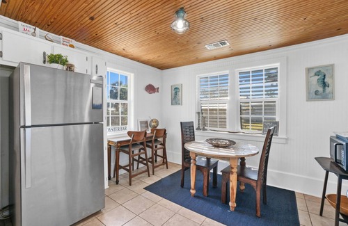 Indian Pass House | On Indian Pass! 4 Bedrooms, Sleeps 8, Boat Parking, Bikes, Pets Welcome!