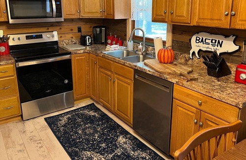 Shirley Cabin | On Lake Cabin w/ Beach on Greers Ferry Lake. NEW Hvac, Internet and Dish Network