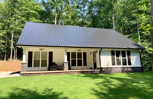 Gumlog House | ON LAKE HARTWELL JUST ONE MILE FROM TUGALOO STATE PARK.
