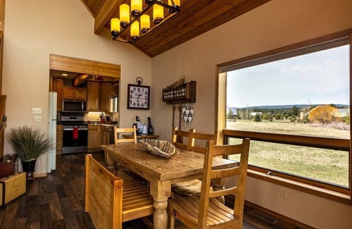 Lake Hatcher Park Cabin | On Lake Hatcher. Fish and kayak right from home. Hot Tub.