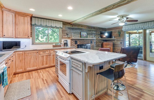 Albemarle House | On Lake Tillery: Spacious Home w/Screened Porch!